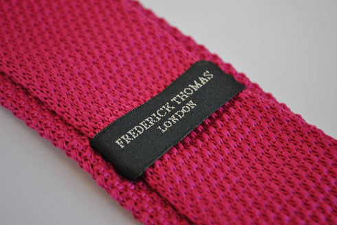 plain bright fuchsia pink skinny knitted tie